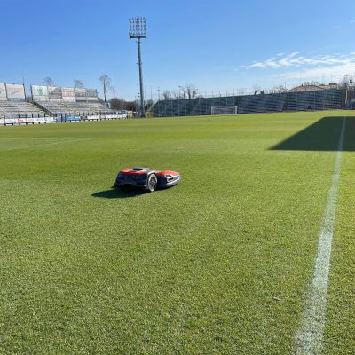 robot-tagliaerba-campo-calcio-trabuio-3